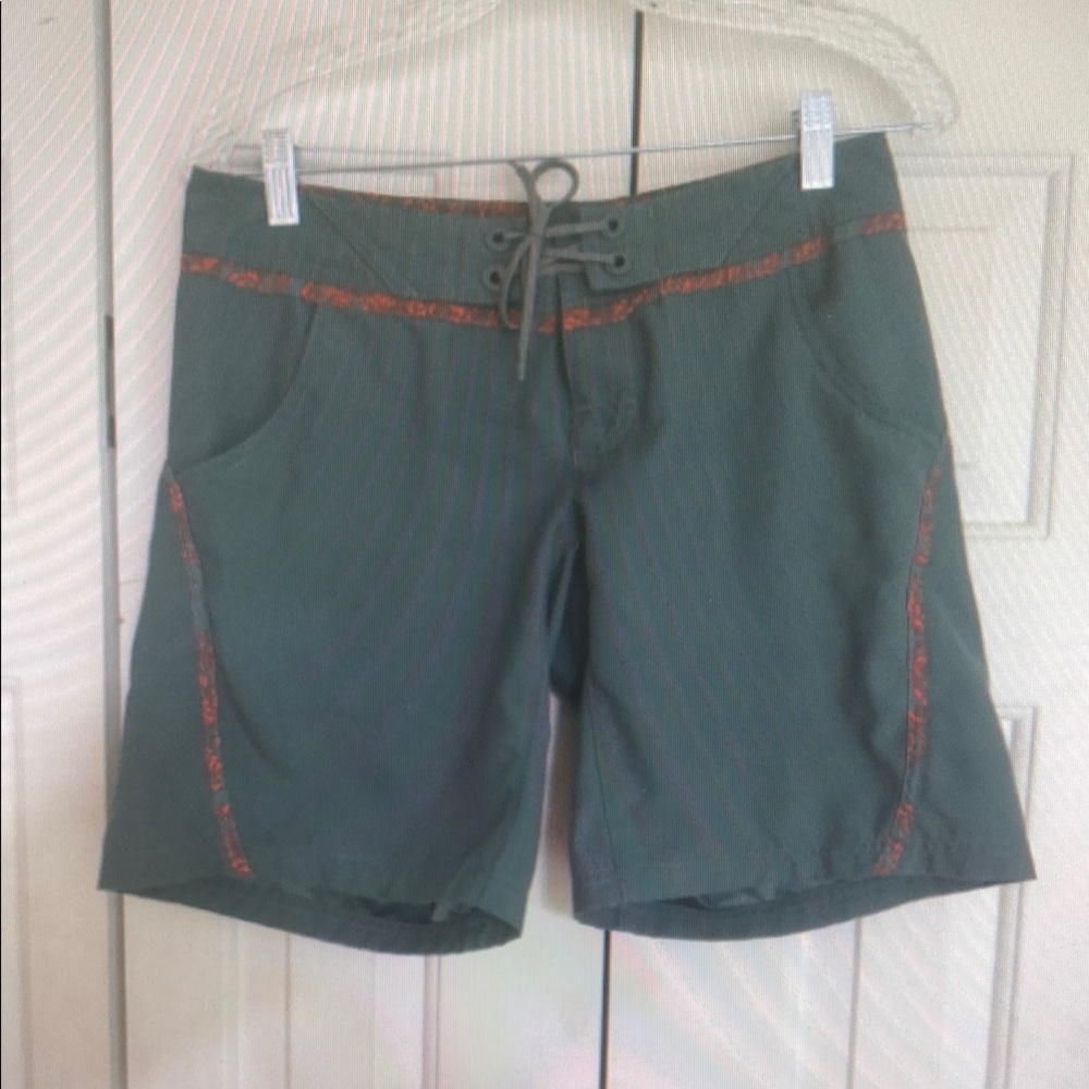 Columbia Womens PFG Shorts Size 6 Green Orange Omni-Shade UPF 40 Hiking Fishing